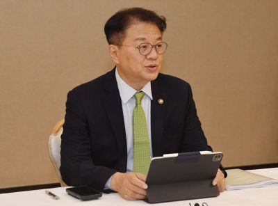 방기선 기획재정부 차관이 7일 정부서울청사에서 열린 '제21차 비상경제차관회의'를 주재하며 모두발언을 하고 있다.