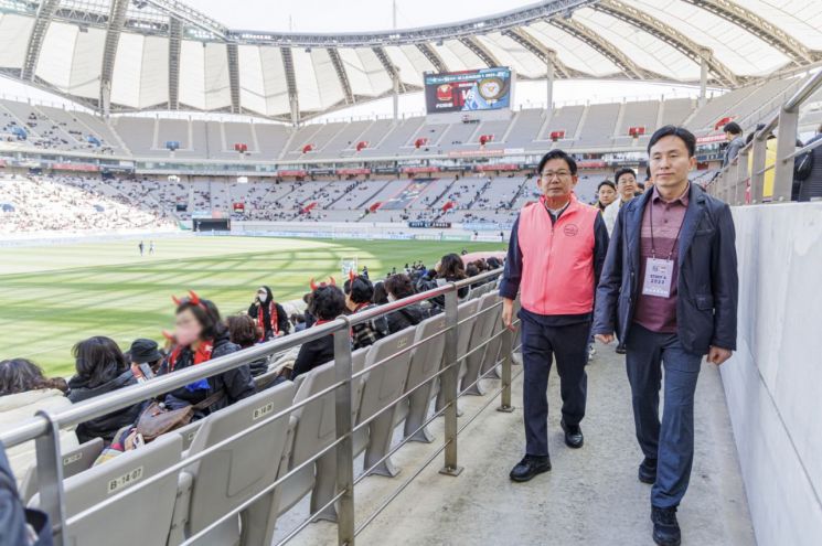 박강수 마포구청장(왼쪽)과 임성순 마포경찰서장 현장 안전 점검