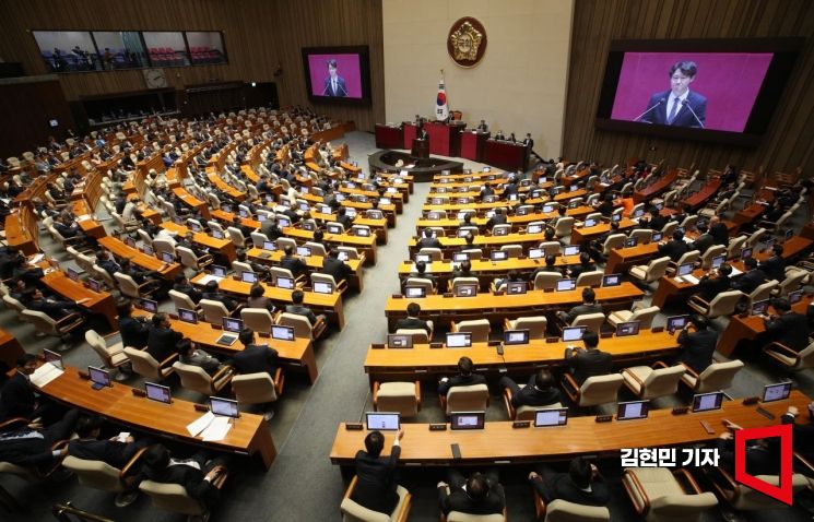 내년 총선에 적용할 선거제 개편안(공직선거법 개정안)을 논의하기 위한 국회 전원위원회(전원위)가 10일 서울 여의도 국회에서 나흘간 개최돼 여야 의원들이 난상토론을 벌이고 있다. 전원위 개최는 지난 2003년 '이라크 전쟁 파견 연장 동의안'에 대한 토론 이후 20년 만이다. 사진=김현민 기자 kimhyun81@