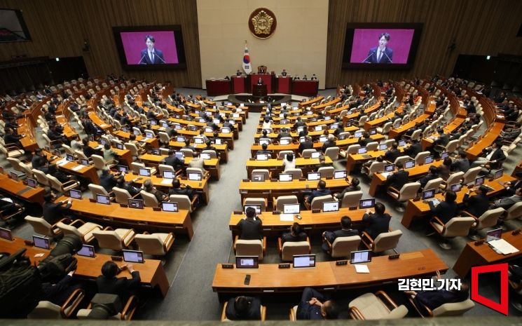 내년 총선에 적용할 선거제 개편안(공직선거법 개정안)을 논의하기 위한 국회 전원위원회(전원위)가 10일 서울 여의도 국회에서 나흘간 개최돼 여야 의원들이 난상토론을 벌이고 있다. 전원위 개최는 지난 2003년 '이라크 전쟁 파견 연장 동의안'에 대한 토론 이후 20년 만이다. 사진=김현민 기자 kimhyun81@