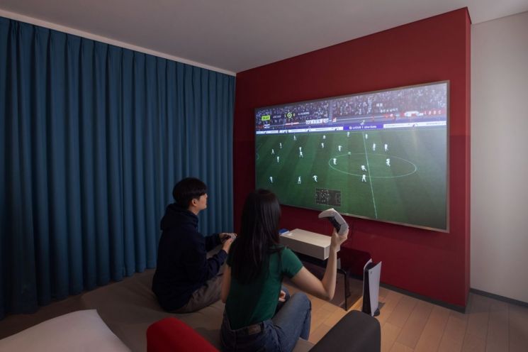 100인치 스크린+플스5…서울드래곤시티, 룸콕 패키지