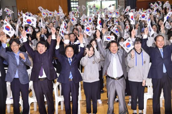 강기정 광주시장 "5·18정신을 헌법 전문에 담아야"