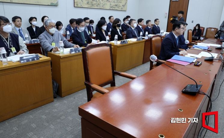 14일 국회 교육위원회에서 열린 정순신 자녀 학교폭력 진상조사 및 학교폭력 대책 수립을 위한 청문회에 정순신 변호사가 불출석해 있다. 사진=김현민 기자 kimhyun81@