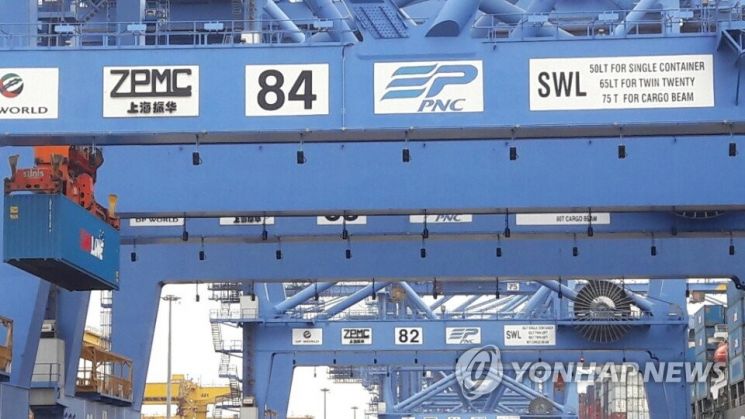 중국산 크레인. [이미지출처=연합뉴스]
