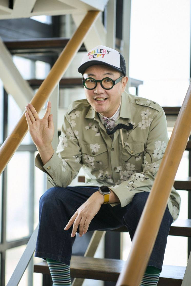 [온더레코드]이원석 감독 "고상함 무너뜨리며 희열 느껴요"