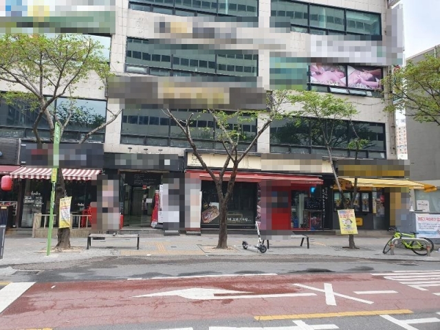 A씨가 가방을 분실한 서울 마포구 용강동의 한 상가. [사진출처=온라인 커뮤니티 캡처]