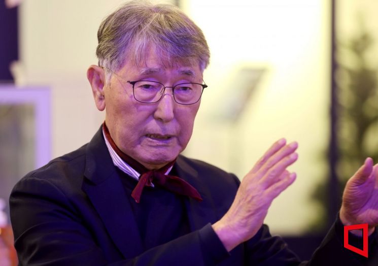 "쉼 없이 움직여서 鐵, 틈날 때 써서 哲" 하만하천 철인들