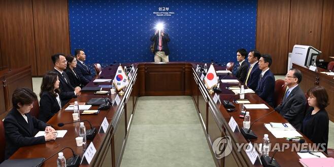 한일, 5년만에 '2+2' 외교안보대화 재개…북핵·안보협력 논의