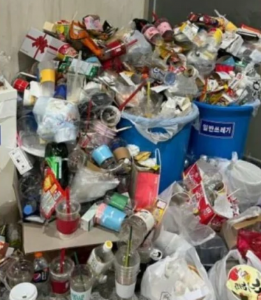 "이래놓고 학생을 가르치나" 쓰레기 넘쳐나는 사범대 논란