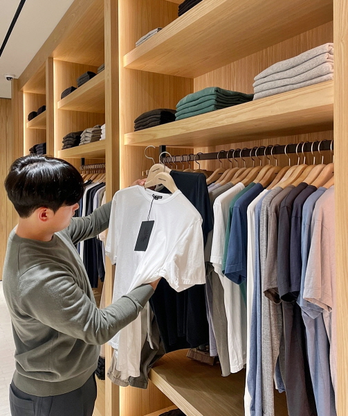 “로고리스 신명품”…갤러리아百, 제임스펄스 ‘인기