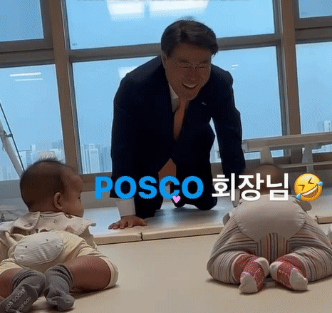 커서 포스코 입사하렴 최정우 회장, 네쌍둥이 직원 집 직접 찾아 - 아시아경제