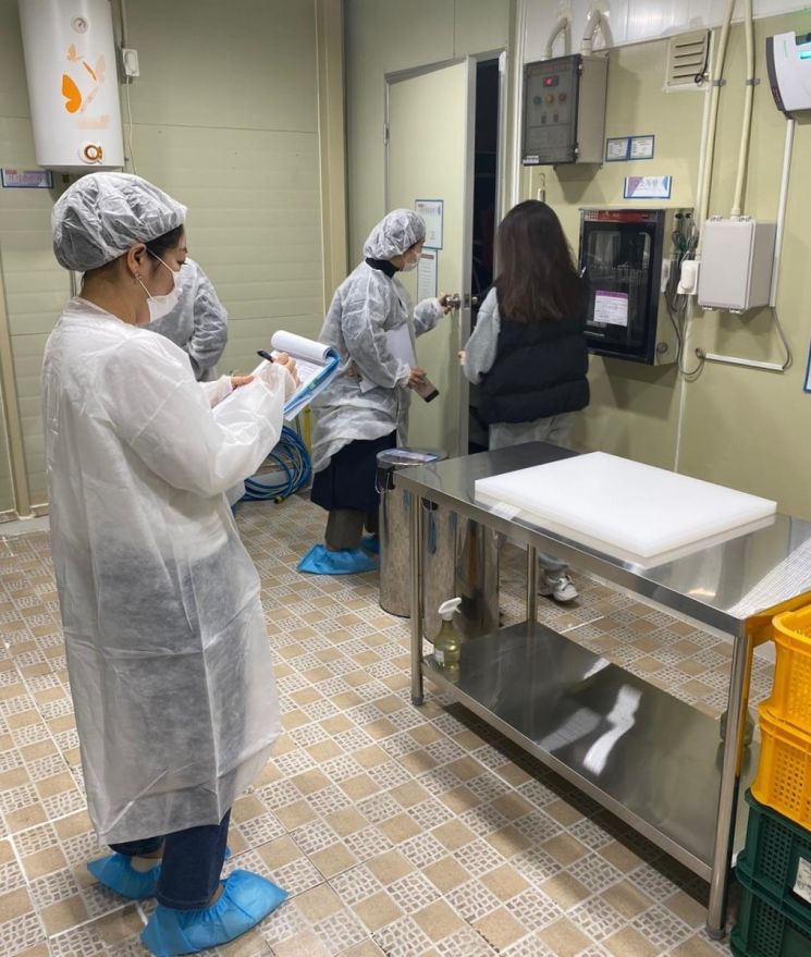 아이가 먹을 건데 … 경남교육청, 부적합 학교급식 납품업체 60곳 적발