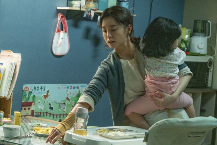 영화 ＜82년생 김지영＞의 한 장면. [사진 출처=네이버 영화]