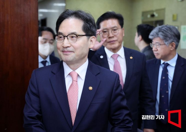 "유료전환 14일 전 고지해야"...다크패턴에 칼 뺀 공정위 