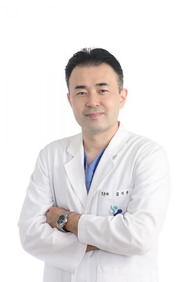 경희대치과병원 보존과 김덕수 교수. [사진제공=경희대치과병원]