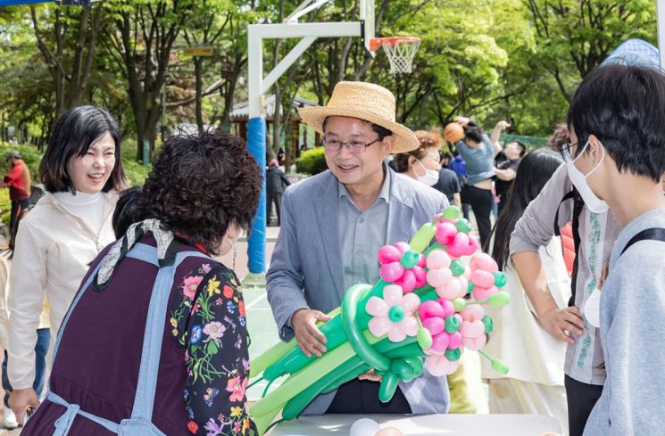 최호권 영등포구청장 ‘신오철쭉제’ 참석 봄 만끽 