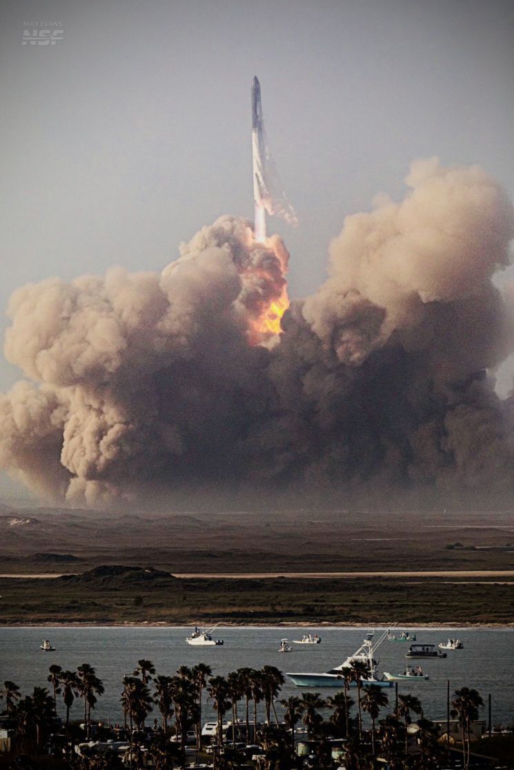 지난 20일 오전(현지 시각) 미국 텍사스 보카 치카에서 발사된 스페이스X의 역대 최강 우주발사체 '스타십(Starship)'. 사진출처=미국 국립과학재단(NSF)