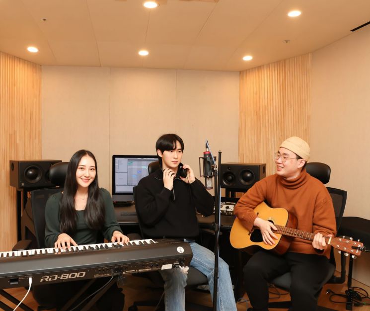 올 1월 도봉구 창동 이음스튜디오에서 청년 음악창작자들이 함께 음악을 연주하고 있는 모습
