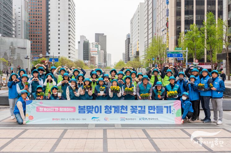 [하루만보 하루천자]장애인·노인에게도 걷는 즐거움을…서울시설공단 ‘약자와의 동행’