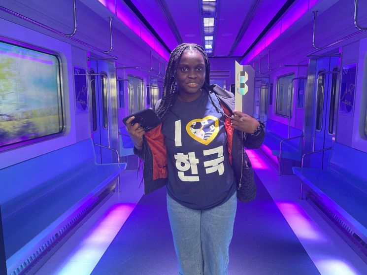 [예잇수다]"난 뉴진스·BTS 빅팬" 한국식 교육으로 대학 진학률 100% 할렘의 기적