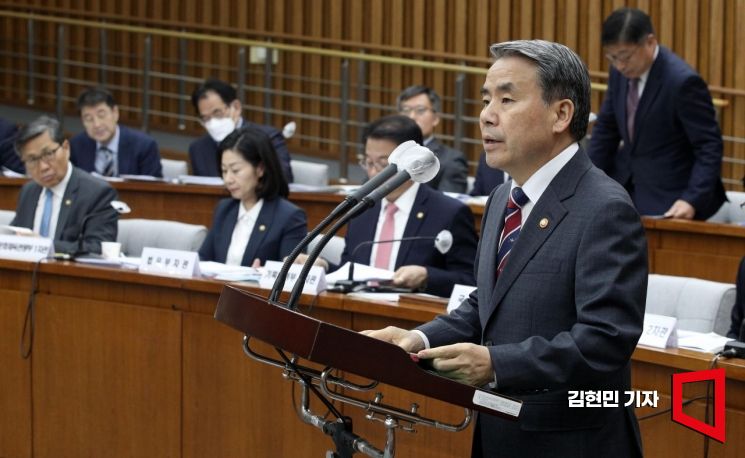이종섭 국방부 장관이 26일 국회에서 열린 인구위기특별위원회 전체회의에서 업무보고를 하고 있다. 사진=김현민 기자 kimhyun81@