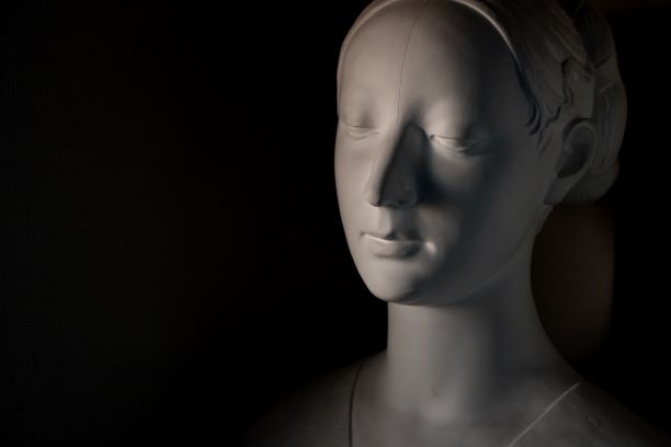 There have been reports that even while Jeong Myeong-seok was imprisoned on charges of sexually assaulting female followers, he continued to create nude plaster statues of the female followers. [Image source=Getty Images Bank]