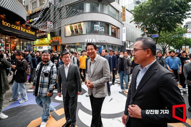 [포토]명동 페스티벌 공식 오프닝 세리머니 참석한 오세훈 서울시장-김길성 중구청장-정준호 롯데백화점 대표 