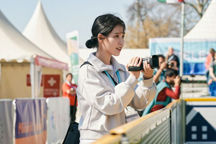 [라임라이트]아이유의 노숙인 축구단 관찰기 "내가 점점 작아졌어요"