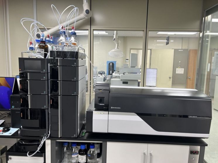 大检察厅法化学室引以为傲的高灵敏度色谱质谱联用仪，每台价值8亿韩元。/许敬俊 记者