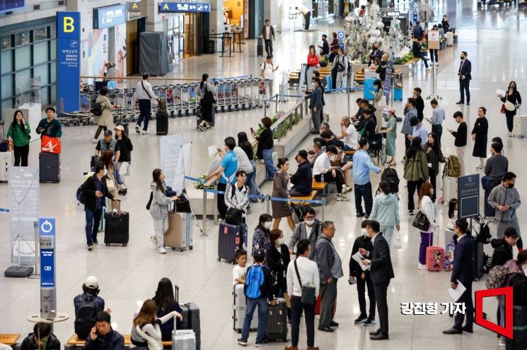 On the 3rd, tourists are arriving at Incheon International Airport Terminal 1. Photo by Jinhyung Kang aymsdream@