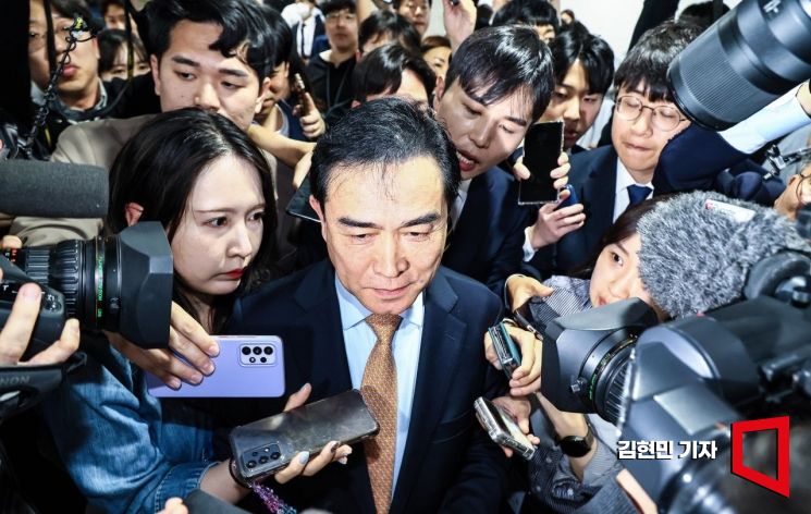 태영호 국민의힘 최고위원이 3일 국회 소통관에서 긴급 현안 기자회견을 마친 후 취재진의 질문을 받고 있다. 사진=김현민 기자 kimhyun81@