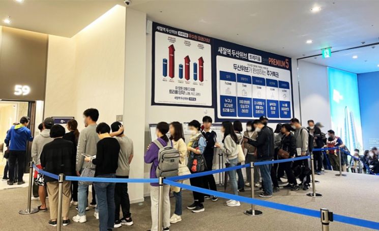 전용 84㎡ 7-8억원대 서울 ‘새절역 두산위브 트레지움’ 견본주택 구름 인파