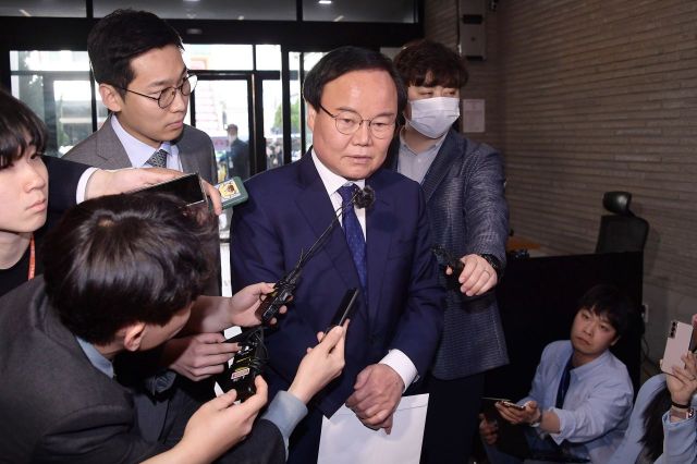 김재원 국민의힘 최고위원이 8일 서울 여의도 국민의힘 당사에서 열린 윤리위원회에 출석하고 있다. 사진=김현민 기자 kimhyun81@