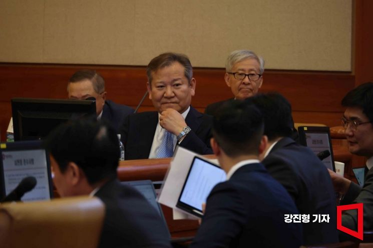 이태원 참사 부실 대응 논란으로 탄핵소추된 이상민 행정안전부 장관의 헌법재판소 정식 변론 절차가 9일 오후 서울 종로구 헌법재판소 대심판정에서 열려 이상민 장관이 자리에 앉아 있다. 사진=강진형 기자aymsdream@