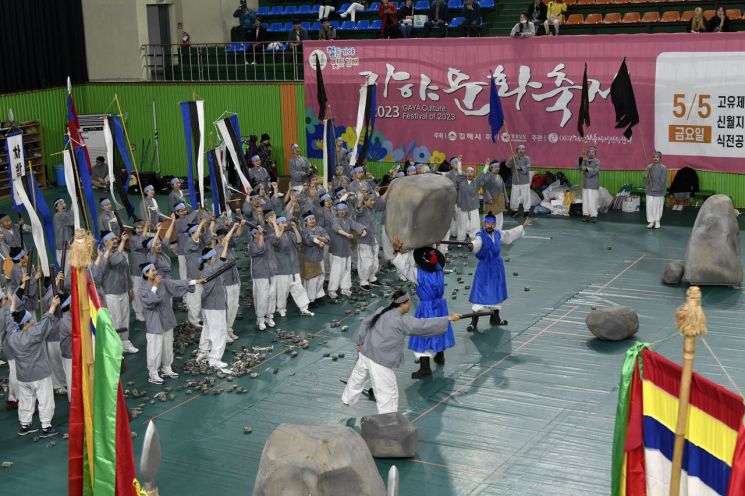 경남 김해 가야문화축제에서 김해석전놀이가 펼쳐지고 있다. [사진제공=김해시청]