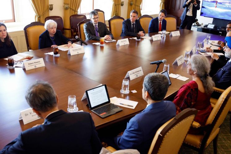 "올인은 위험해"…'차이나 플러스원' 타고 인도 가는 세계 기업들