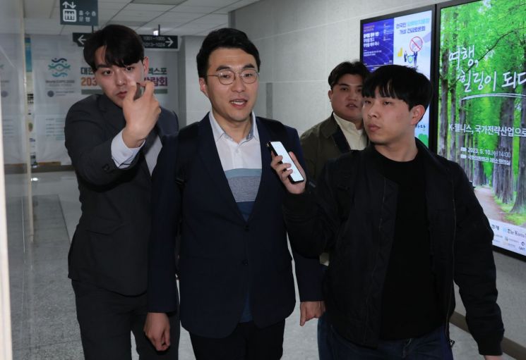 박지원 "김남국 코인으로 번 돈 소외계층에 기부해야"