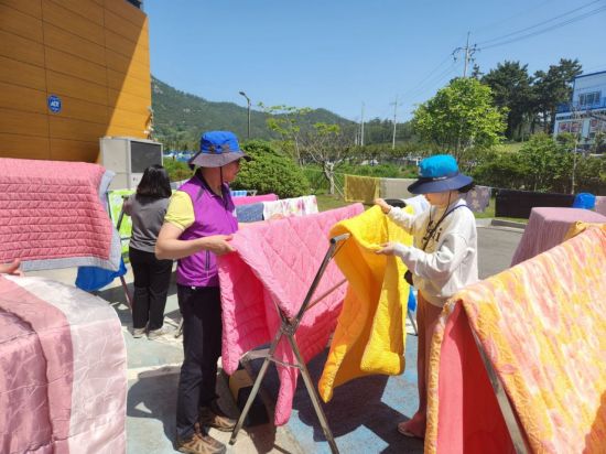 한국섬진흥원, 취약계층 '찾아가는 세탁' 봉사활동 전개