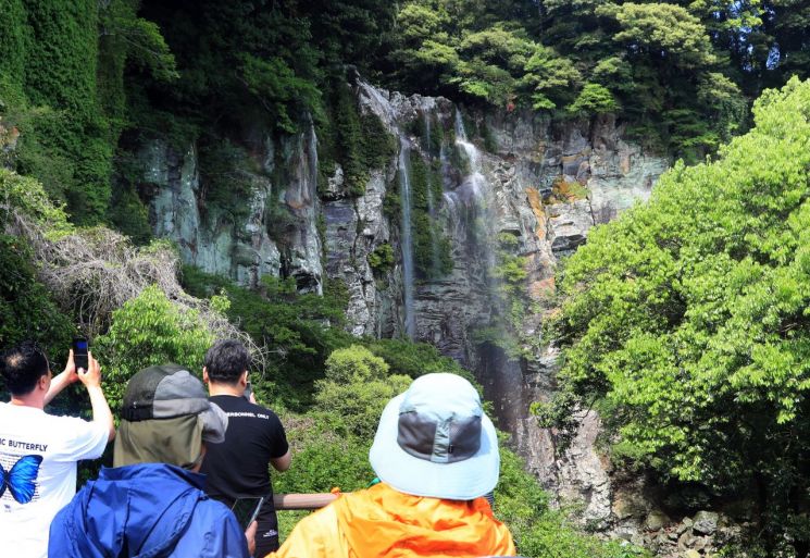 "제주 여행 일정 짜줘" 구글 바드와 챗GPT에게 각각 물어보니 