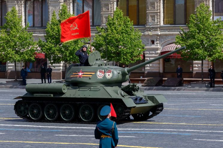 붉은광장에 홀로 나온 소련제 '빈티지 탱크' T-34 [이미지출처=연합뉴스]