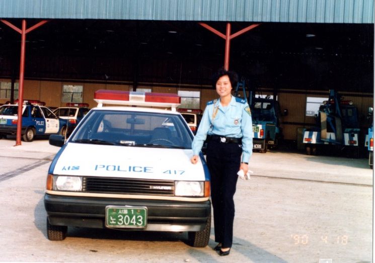 1990년 교통순찰대 근무 시절, 서울 마장동 교통순찰대 차고지에서 포즈를 취하고 있다. [사진제공=이야기장수]