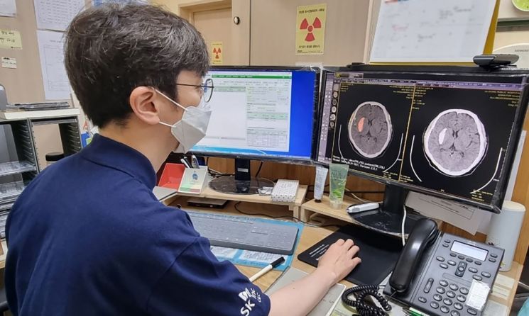 SK㈜C&C는 울릉군보건의료원에 인공지능(AI) 기반 뇌출혈 영상 의료 솔루션 ‘메디컬 인사이트 플러스 뇌출혈’을 공급했다. [사진출처=SK(주)C&C]