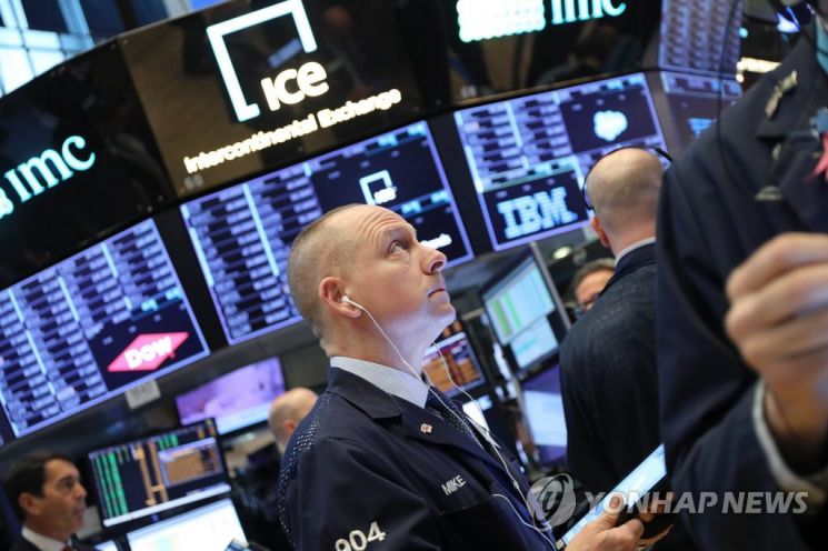 손가락 잘못 눌렀다 수백조 증발…증권시장 '팻 핑거'의 위협