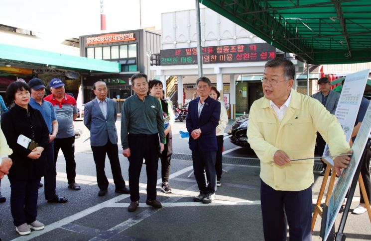 경남 밀양시가 5월 찾아가는 현장간부회의를 하고 있다. [이미지 제공=밀양시]