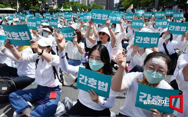 "건방져, 그만 나대라" 의협 부회장, 간호협회 맹비난