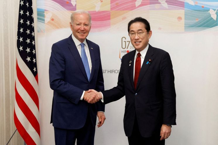 조 바이든 미국 대통령(왼쪽)과 기시다 후미오 일본 총리.(사진출처:로이터연합)