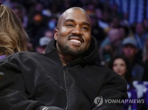 아디다스, 카녜이 협업 '이지신발' 고심 끝에 판매 결정