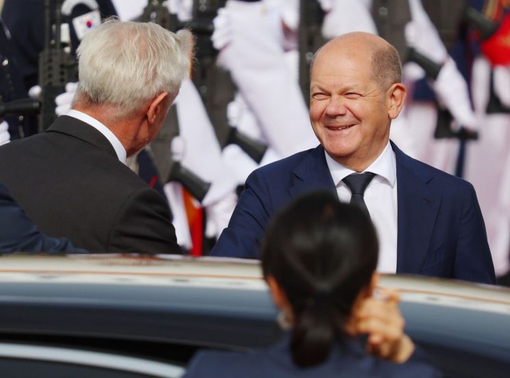 獨총리, DMZ 방문…北에 탄도미사일 중단 촉구