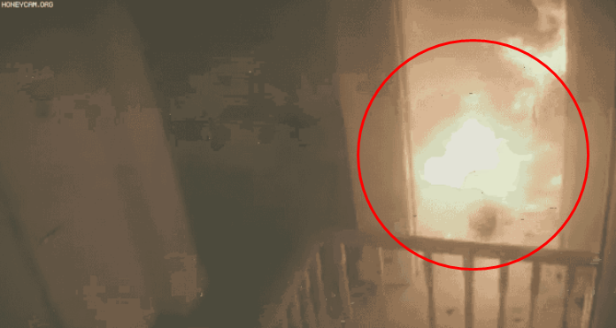 영국 런던의 한 주택에서 충전 중이던 전기 스쿠터의 리튬 배터리가 폭발해 집안이 불길에 휩싸이는 영상이 공개됐다. [이미지출처=런던 소방대]
