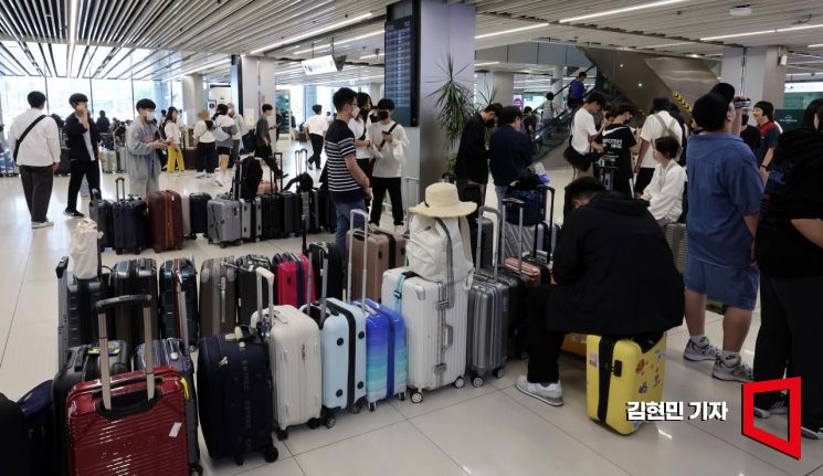 "수학여행 짐 안에 금지 물품이 줄줄이"…김포공항 멈춰세운 수하물 대란